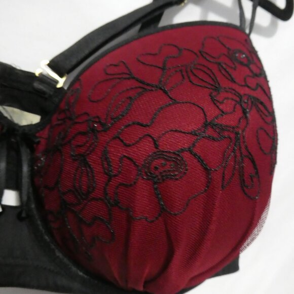 AG - ASHLEY GRAHAM | 40 DDD | Burgundy & Black Lace Detail Bra | Double Straps - Picture 8 of 16